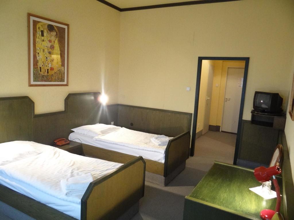 Na Ostrove Hotel Beroun  Room photo